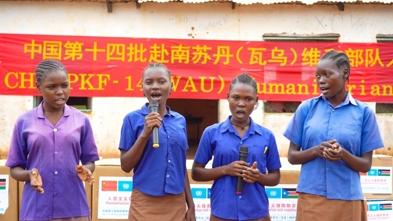 動(dòng)聽的歌聲歡迎中國(guó)官兵。王軍杰攝