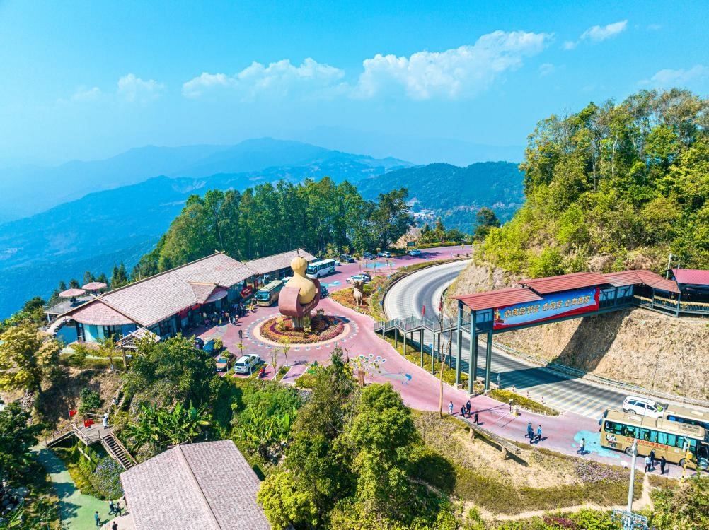 這是位于班洪鄉(xiāng)班洪村下班壩自然村的葫蘆王地AAAA級景區(qū)游客服務(wù)中心。（滄源縣融媒體中心供圖）