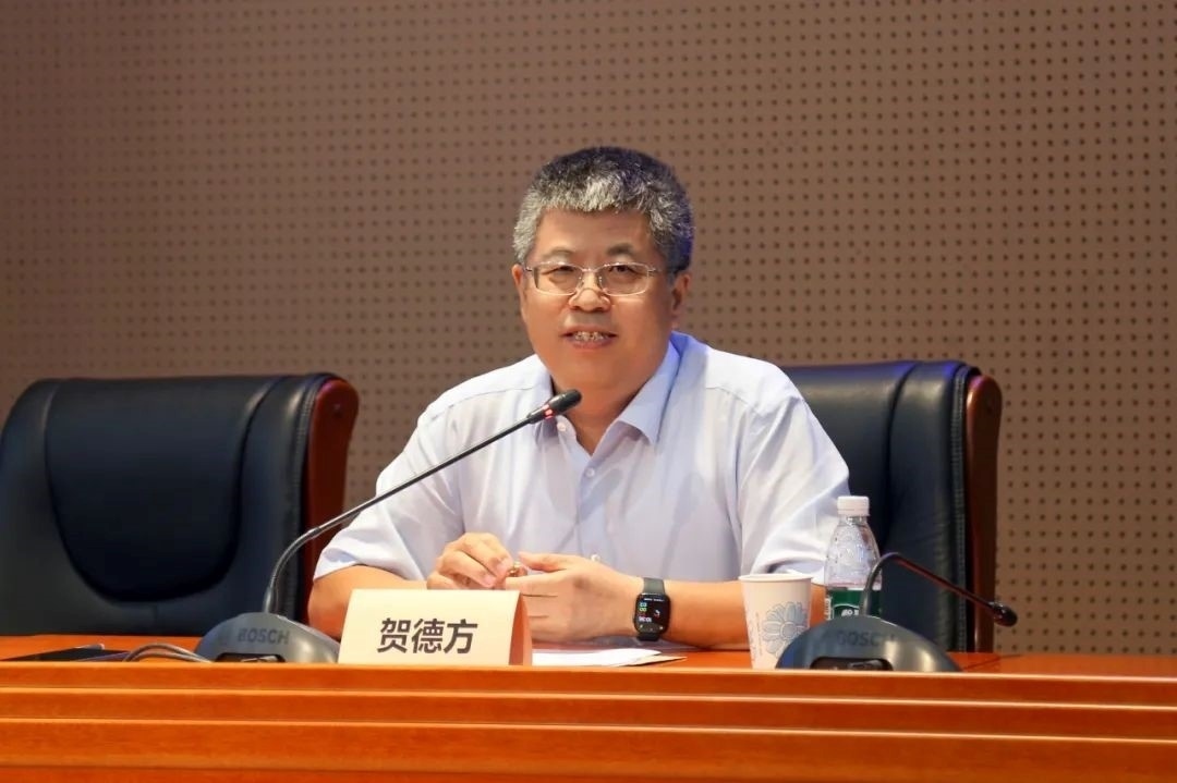 國務(wù)院參事、科技部原副秘書長、中國科技評(píng)估與成果管理研究會(huì)理事長賀德方致辭。主辦方供圖