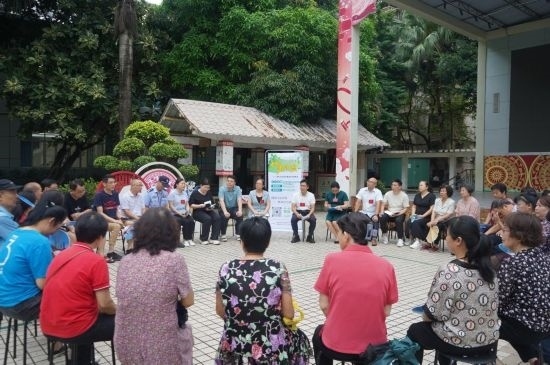  南寧市青秀區(qū)新竹社區(qū)召開“竹聲傾談”民情懇談會。（李抒蓉 攝）