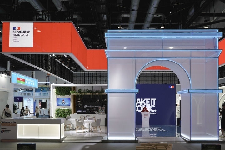 2024年9月11日在國(guó)家會(huì)議中心拍攝的主賓國(guó)法國(guó)展館。新華社記者 曹夢(mèng)瑤 攝