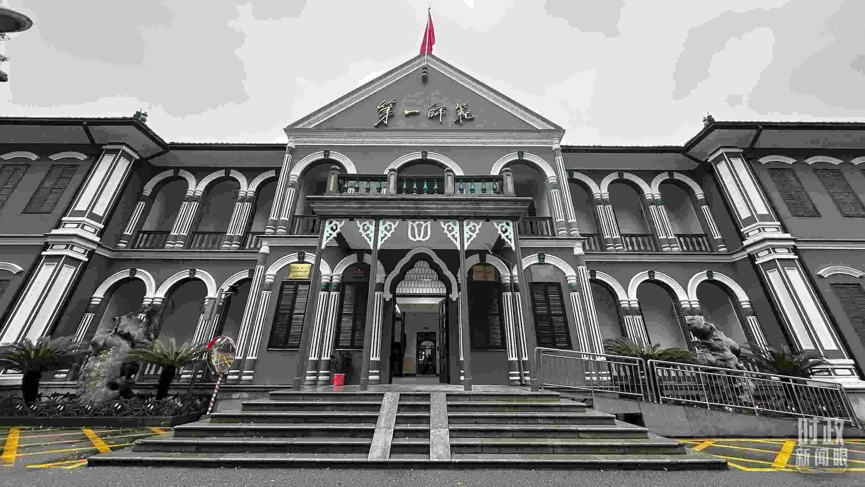  △2024年3月，習(xí)近平來到湖南第一師范學(xué)院（城南書院校區(qū)）考察。當(dāng)時(shí)他說，國家要強(qiáng)大，必須辦好教育。（總臺(tái)央視記者覃思拍攝）