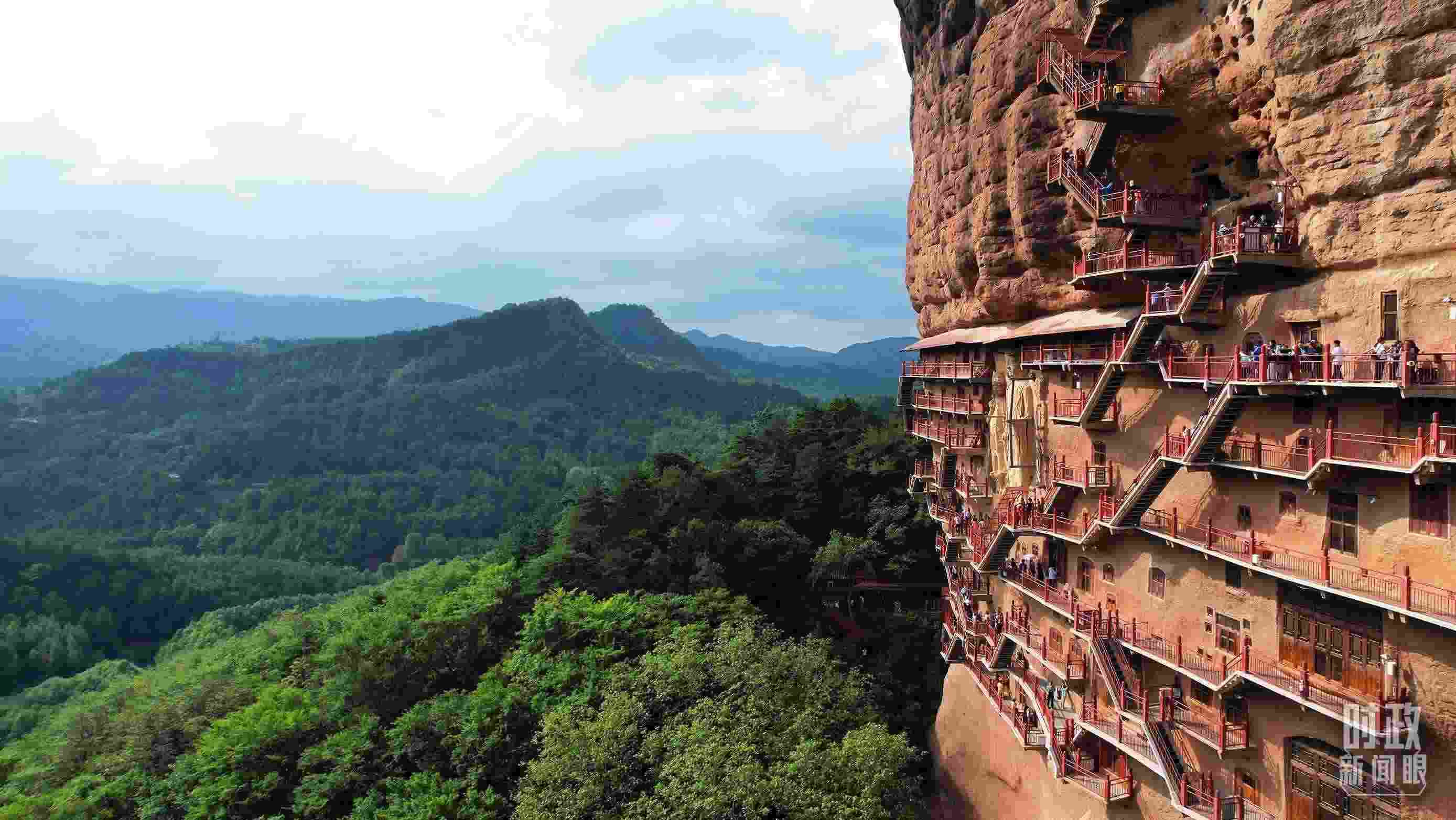 △ 麥積山石窟。（總臺(tái)記者馬凌峰拍攝）