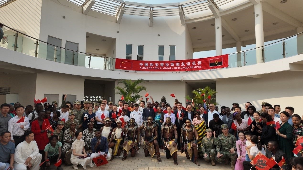 文化聯(lián)誼活動合影。內圖大學孔子學院供圖