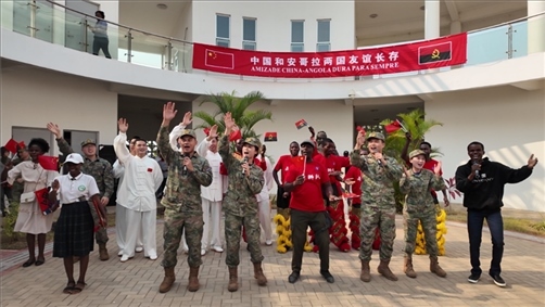 中安合唱歌曲《相親相愛》。內圖大學孔子學院供圖