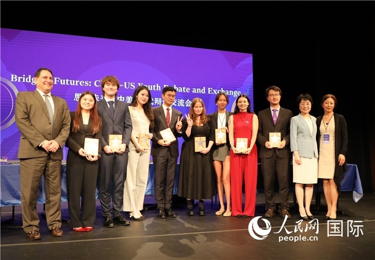 3、當天還舉行了以“中美青年未來說”為主題的中美“Z世代”辯論交流會。 人民網(wǎng)記者 李志偉攝