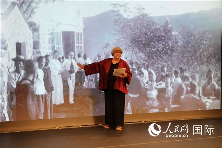 2、美國“鼓嶺之友”代表穆言靈講述友好故事。 人民網(wǎng)記者 李志偉攝