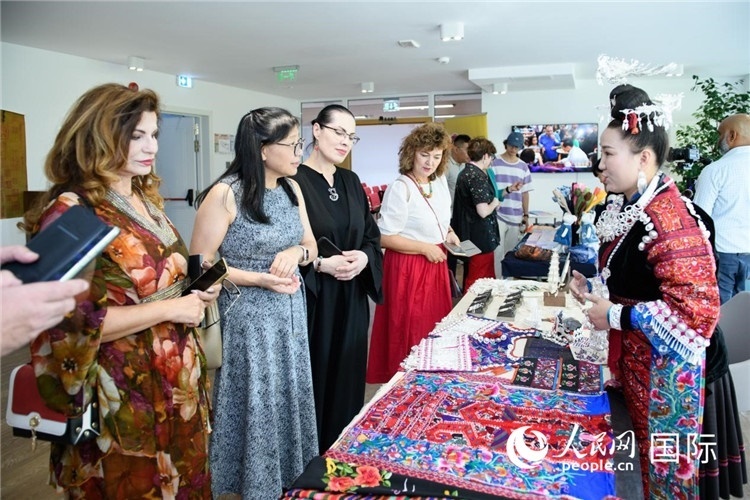 苗族銀器展示。傅永山攝