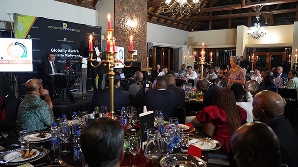 吳大使回答記者提問。人民網(wǎng) 劉暢攝