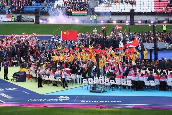 中國(guó)選手參加閉幕式。人民網(wǎng)記者 于超凡攝