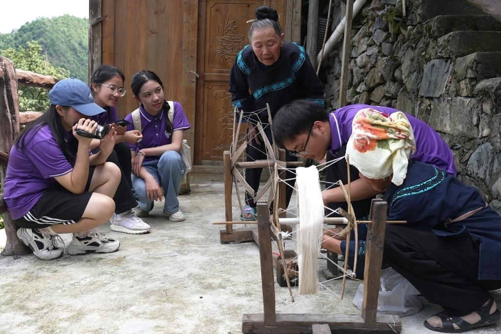 南開(kāi)大學(xué)師生在貴州省雷山縣南猛村了解鄉(xiāng)村振興成就。（受訪者供圖）