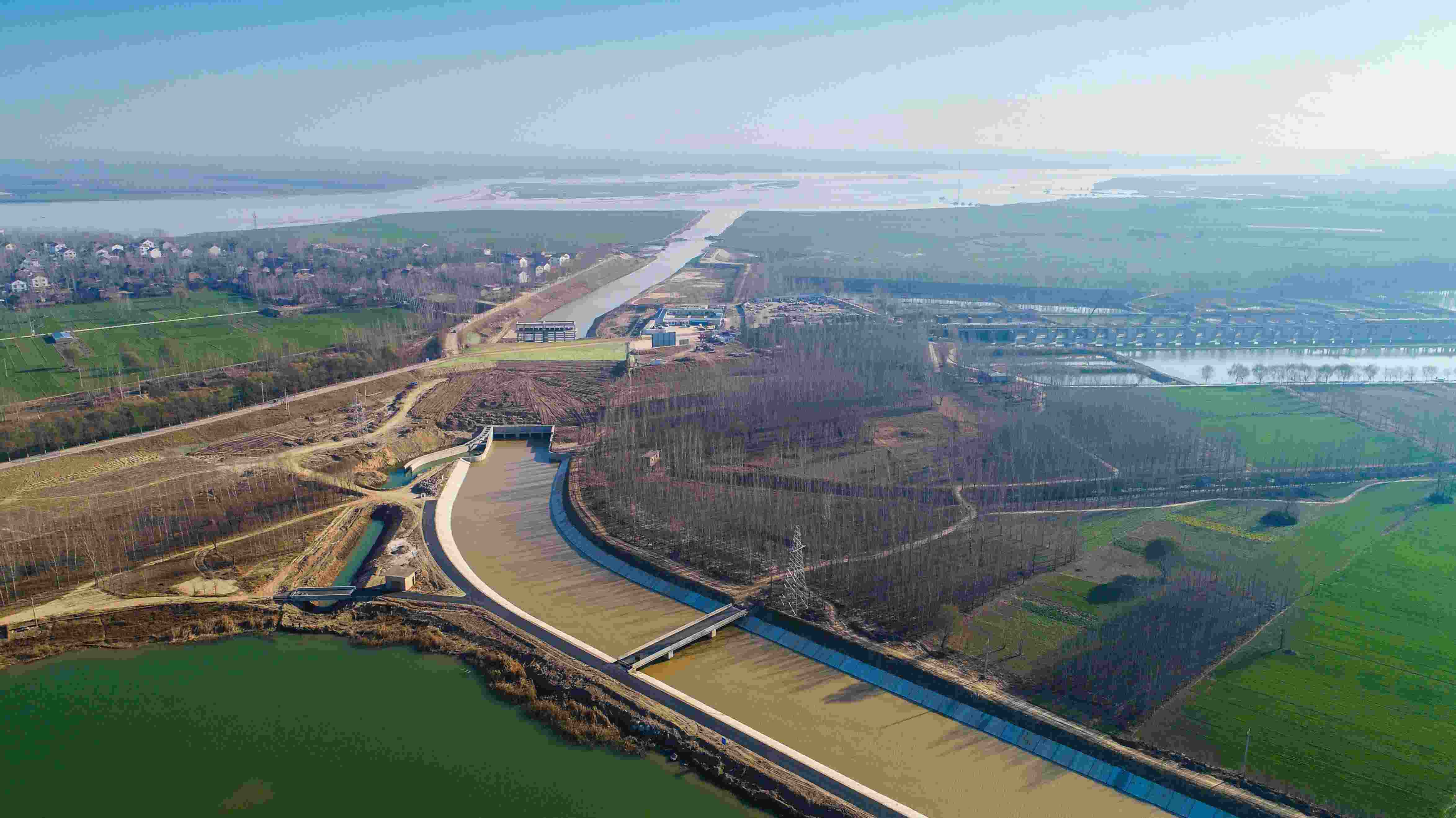 實(shí)施引黃入冀調(diào)水，助力華北地下水超采綜合治理和白洋淀生態(tài)環(huán)境修復(fù)。水利部水資源局供圖