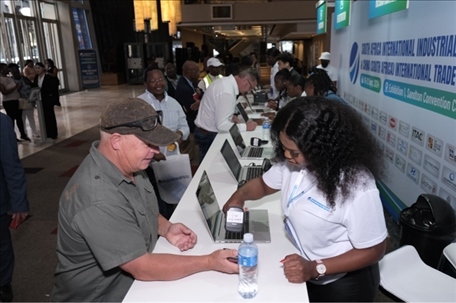 客商現(xiàn)場注冊參觀展會(huì)。主辦方供圖