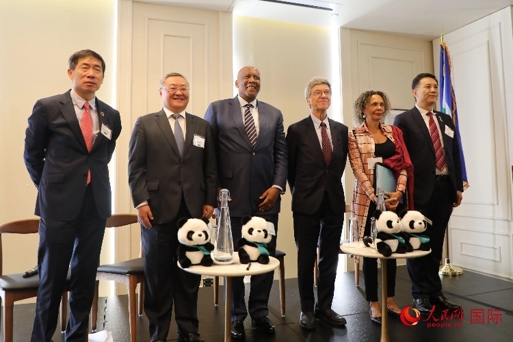 萊索托國王萊齊耶三世、中國常駐聯(lián)合國代表傅聰等嘉賓出席活動。人民網記者 李志偉攝