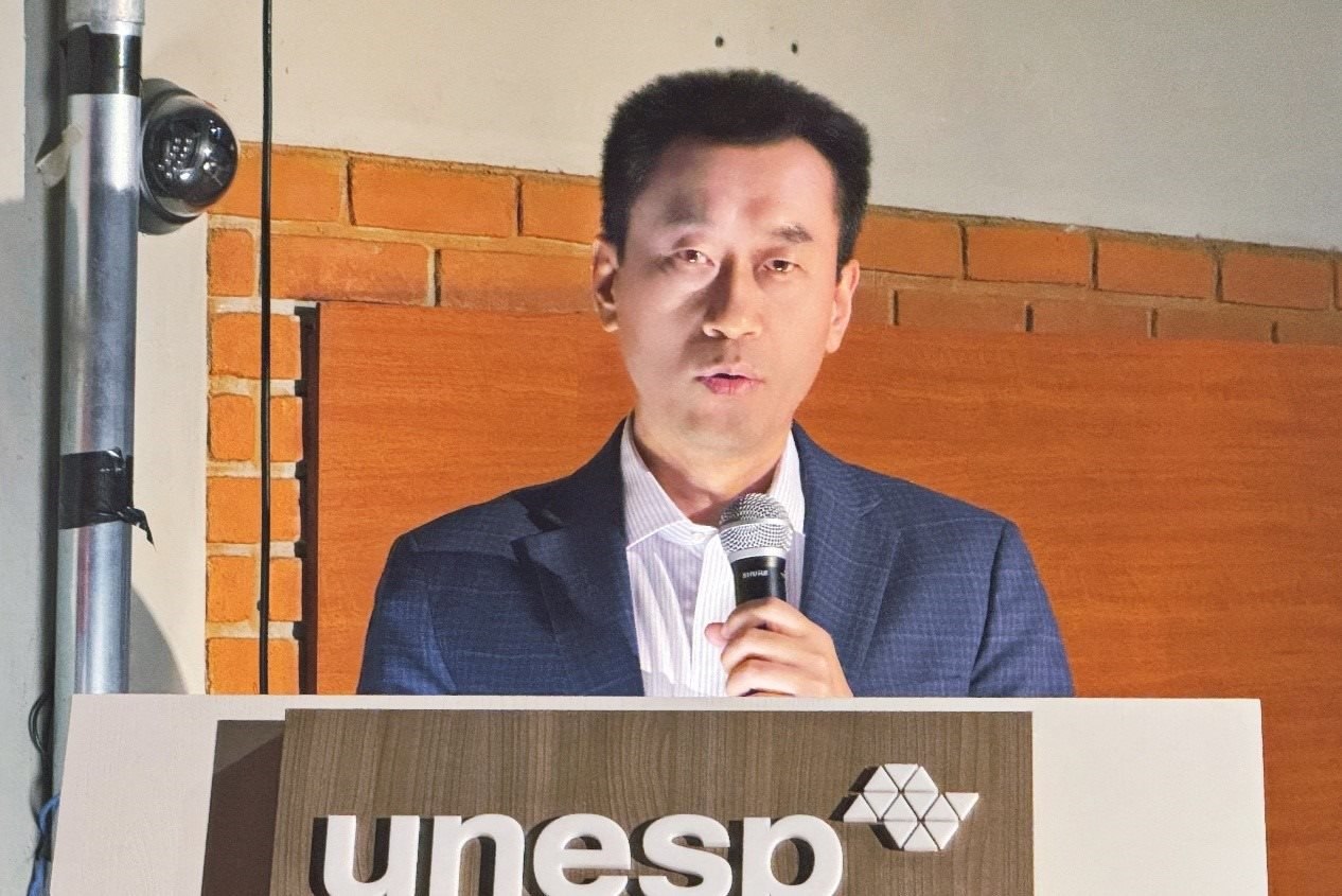 中國駐圣保羅總領事館副總領事田玉震在活動中致辭。圣保羅州立大學孔子學院供圖