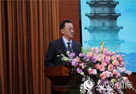 北京語(yǔ)言大學(xué)黨委書(shū)記倪海東在“走進(jìn)中華文明——海絲印記 世遺泉州”主題人文交流活動(dòng)中致辭。人民網(wǎng) 王婧攝