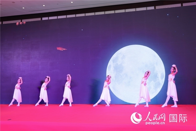 中國青少年歌舞表演。人民網(wǎng)記者任皓宇攝