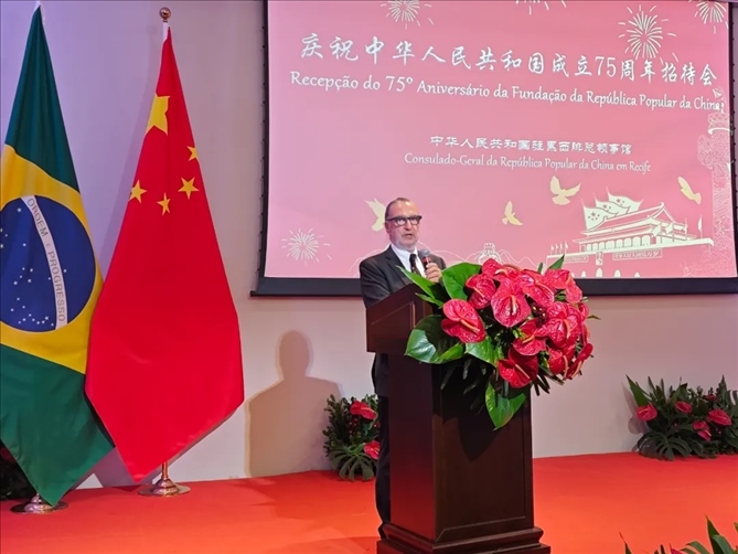 巴西外交部駐東北部地區(qū)辦公室主任德寶拉大使在招待會上致辭。 中國駐累西腓總領(lǐng)館供圖