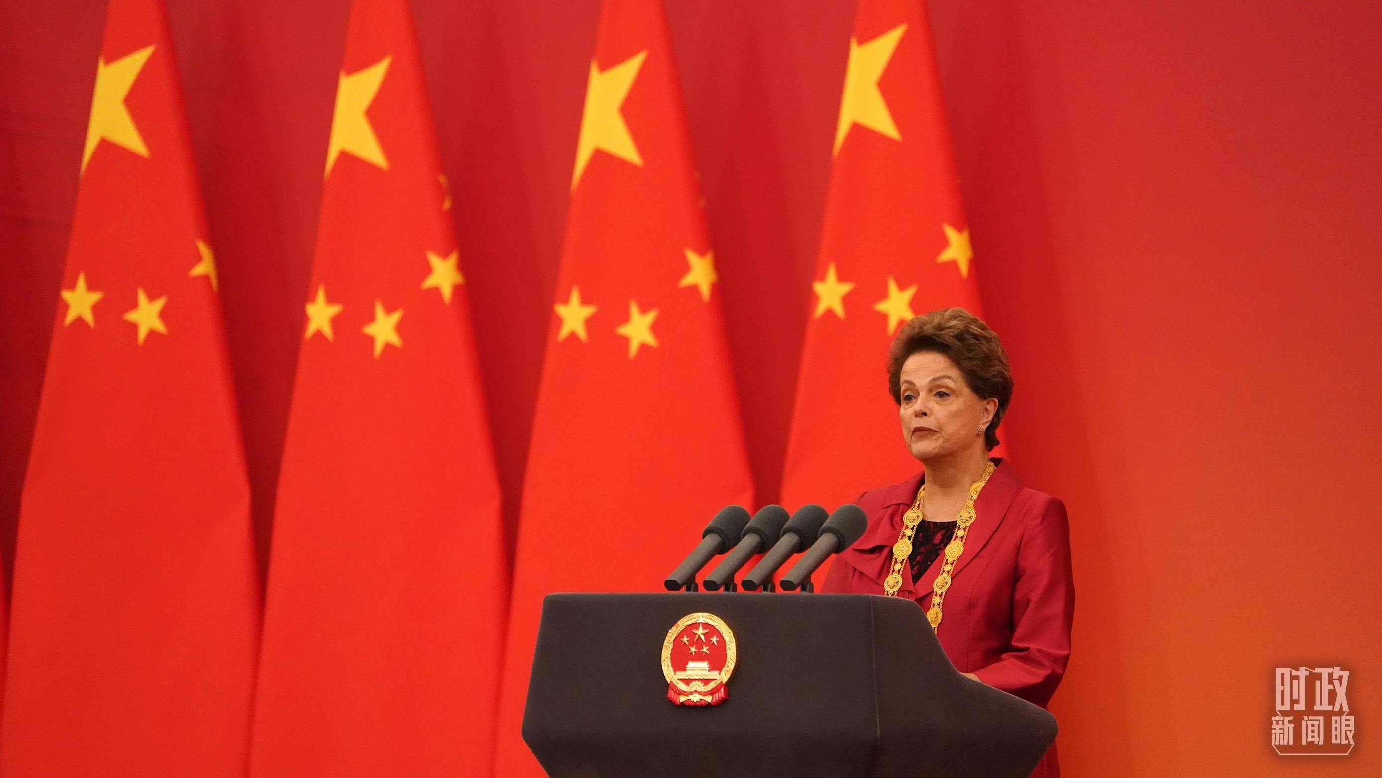 “友誼勛章”獲得者迪爾瑪·羅塞芙在頒授儀式上發(fā)言。（總臺(tái)記者李晉拍攝）