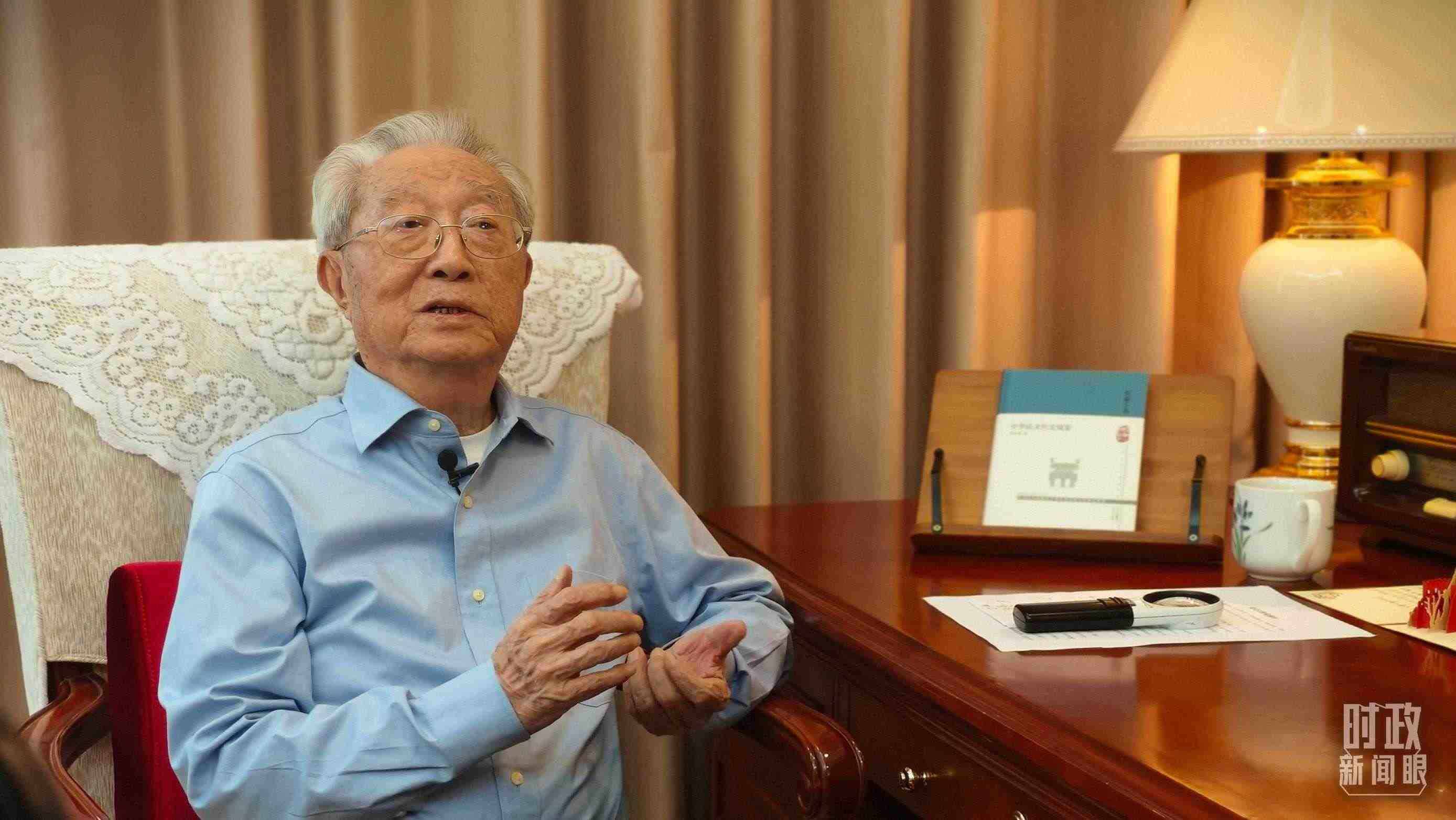 “人民教育家”國(guó)家榮譽(yù)稱(chēng)號(hào)獲得者張晉藩。（總臺(tái)央視記者李立拍攝）