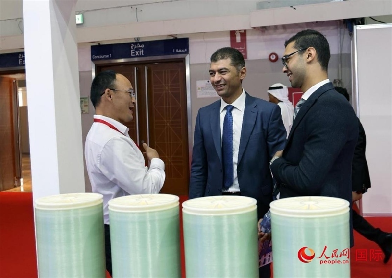 中外參展商交流。人民網(wǎng)記者管克江攝