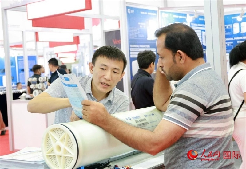 中企產(chǎn)品介紹。人民網(wǎng)記者管克江攝