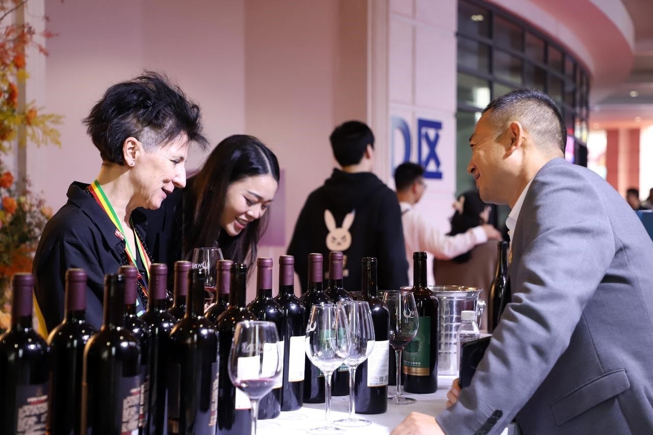 第五屆華僑進(jìn)口商品博覽會(huì)在浙江青田開幕。新華社記者 張曉潔 攝