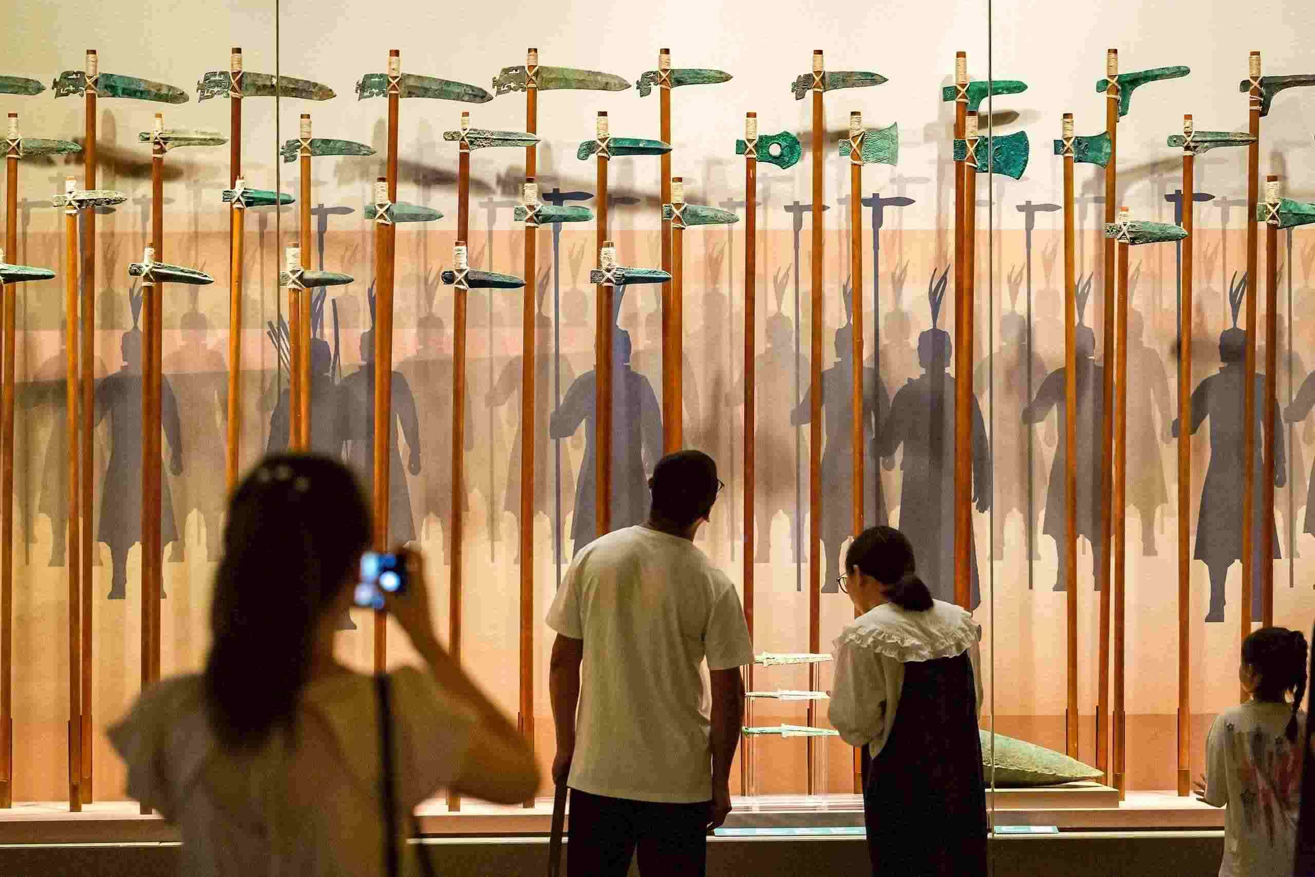 △2024年8月25日，游客在河南省安陽(yáng)市殷墟博物館參觀。