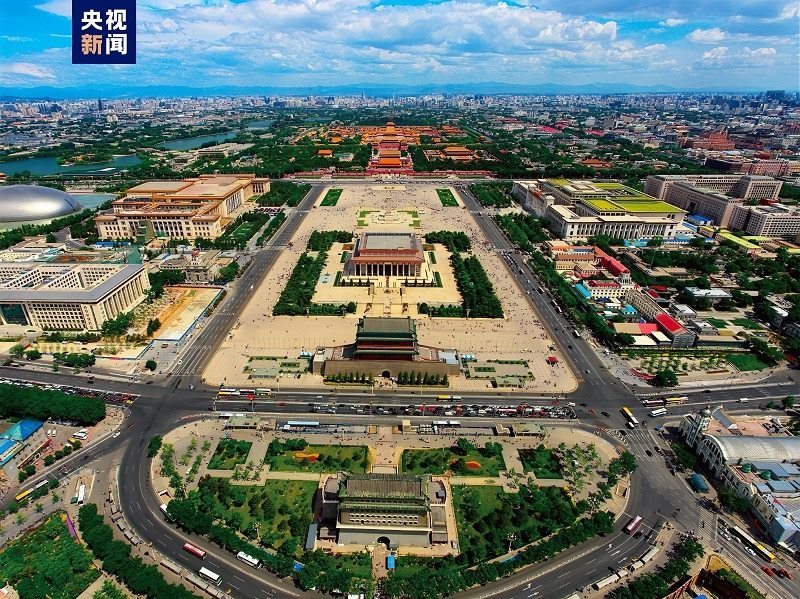 △全長(zhǎng)7.8公里的北京中軸線上，分布有鐘鼓樓、景山、故宮等15處遺產(chǎn)構(gòu)成要素。