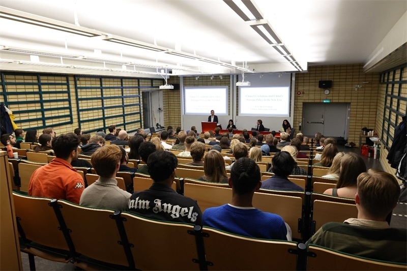 中國駐瑞典大使崔愛民訪問烏普薩拉大學(xué)并發(fā)表演講。中國駐瑞典大使館供圖