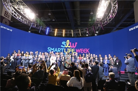 “智慧生活周”博覽會(huì)上展出的低空飛行器。人民網(wǎng)記者 莽九晨攝