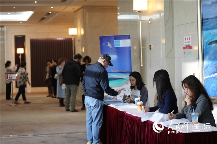 活動(dòng)現(xiàn)場簽到 （人民網(wǎng) 殷韜攝）