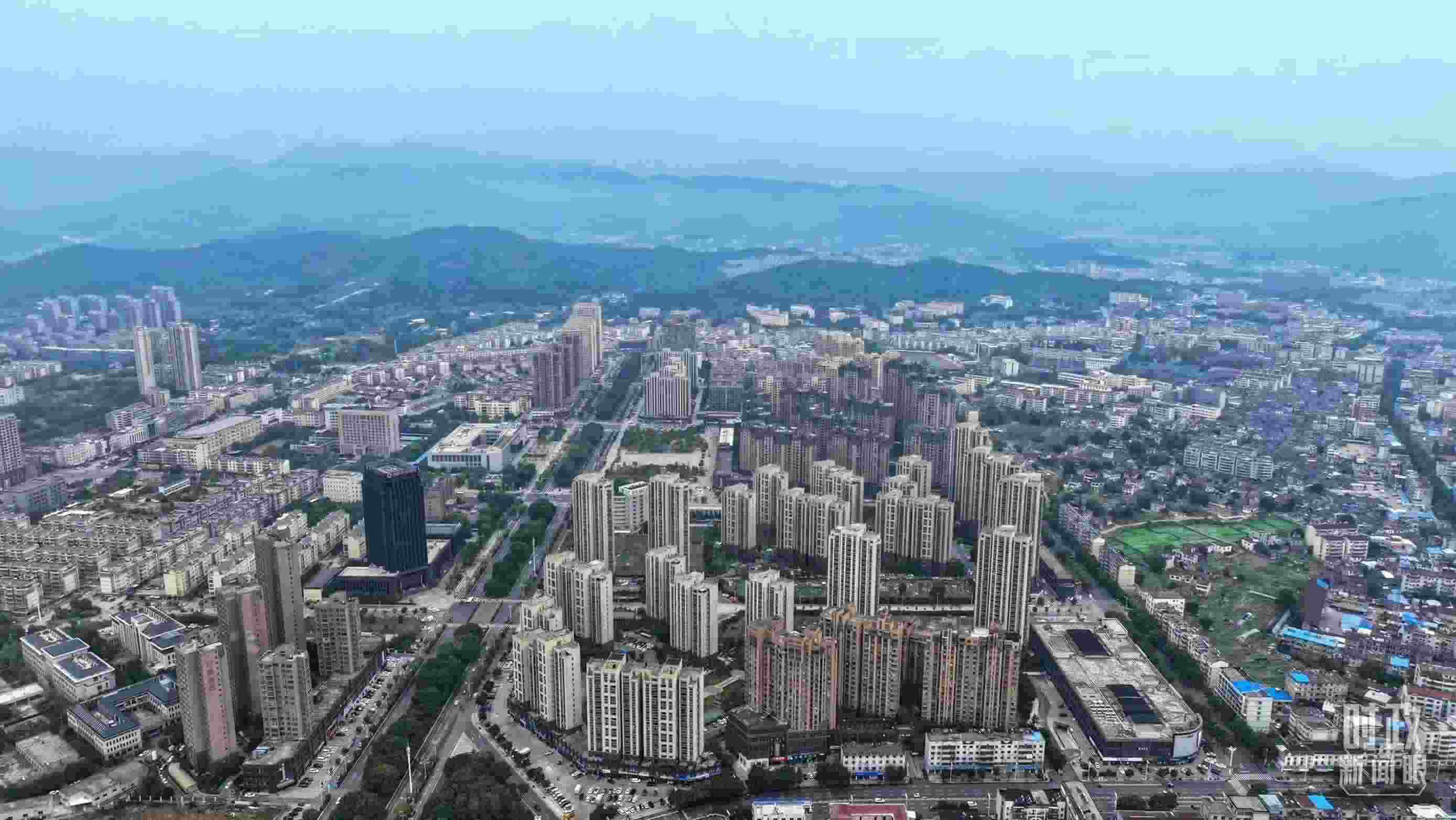 △俯瞰桐城市。（總臺記者葛啟文拍攝）