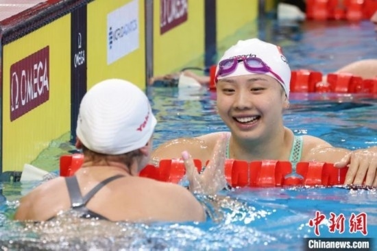 10月19日晚，2024年世界泳聯(lián)游泳世界杯上海站結(jié)束第二個(gè)比賽日的爭(zhēng)奪。圖為中國選手唐錢婷在女子100米蛙泳決賽中。 中新社記者 湯彥俊 攝