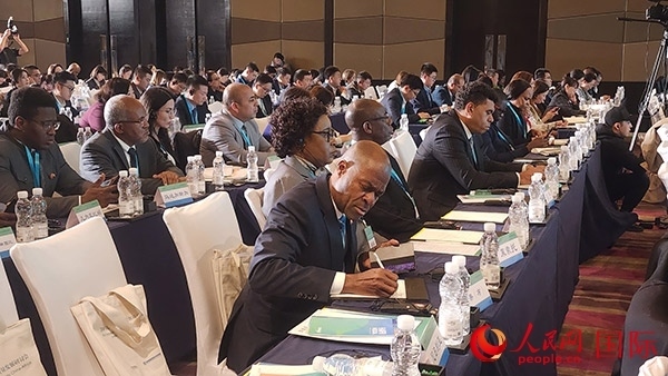 與會(huì)來賓在認(rèn)真記錄。人民網(wǎng)記者 萬宇攝