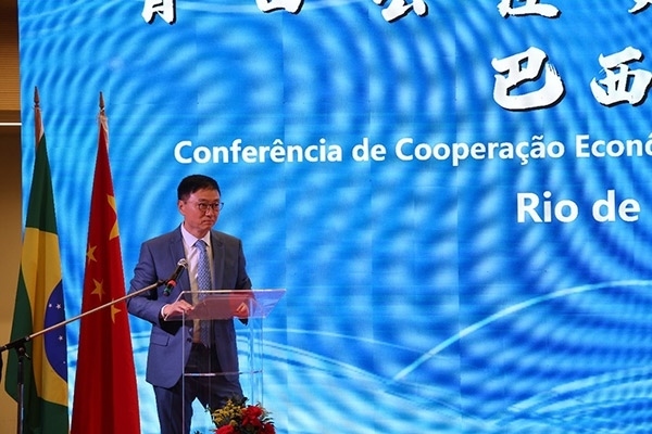 浙江省僑聯(lián)副主席兼巴西華人文化交流協(xié)會榮譽主席尹霄敏在活動現(xiàn)場致辭。人民網(wǎng)記者 陳海琪攝