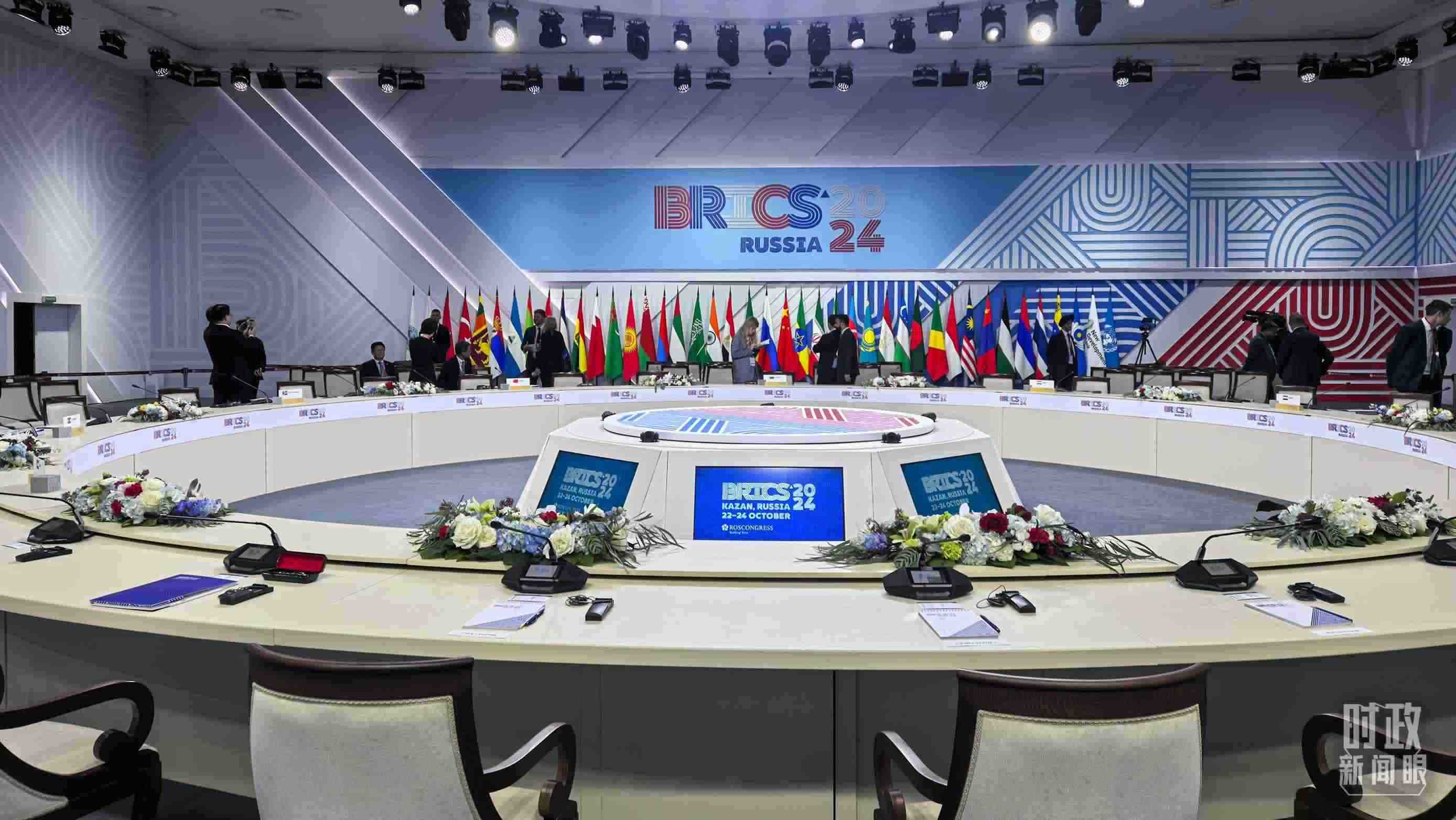 △ 金磚國(guó)家領(lǐng)導(dǎo)人大范圍會(huì)議開(kāi)始前。（總臺(tái)央視記者程鋮拍攝）