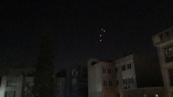  這是10月26日4點(diǎn)50分左右拍攝的德黑蘭市區(qū)。當(dāng)?shù)貢r(shí)間26日凌晨，新華社記者在伊朗首都德黑蘭多次聽(tīng)到爆炸聲。新華社記者姚兵攝