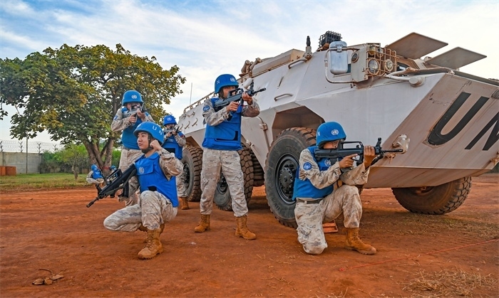 保持防衛(wèi)警戒。孫千攝