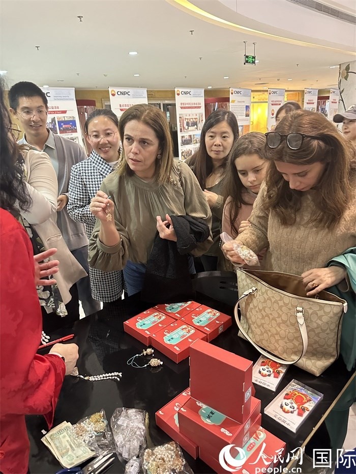 中國傳統(tǒng)非物質(zhì)文化遺產(chǎn)互動展示。人民網(wǎng)記者 郝瑞敏攝