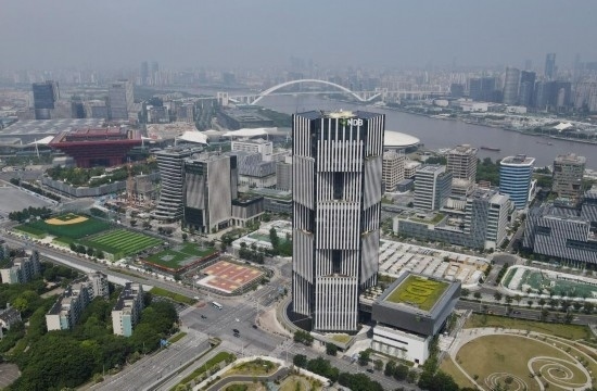 位于中國上海浦東新區(qū)世博園區(qū)的金磚國家新開發(fā)銀行總部大樓（2022年6月17日攝，無人機照片）。新華社記者方喆攝
