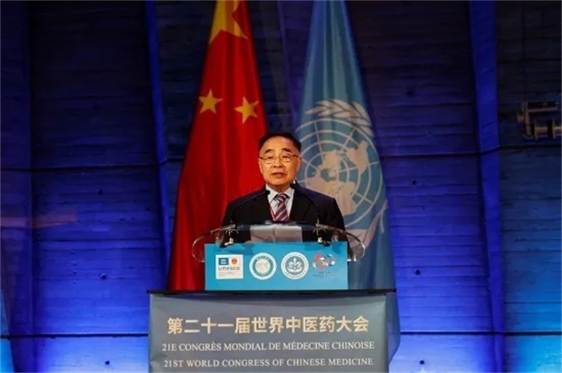 圖1：世界中聯(lián)副主席張伯禮院士致歡迎詞。世界中聯(lián)供圖