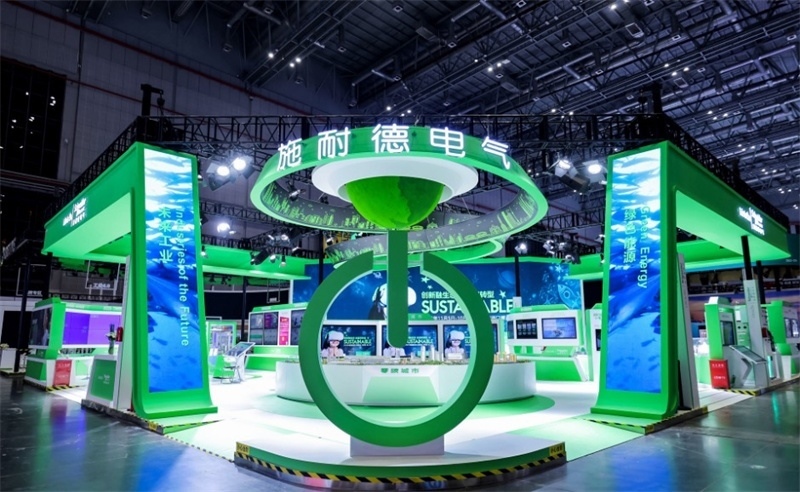 2023年，施耐德電氣在第六屆中國(guó)國(guó)際進(jìn)口博覽會(huì)現(xiàn)場(chǎng)。施耐德電氣供圖
