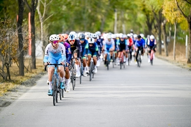 選手在比賽中展開激烈角逐。主辦方供圖