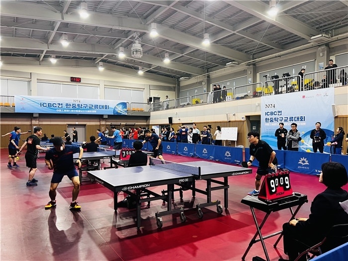 圖為中韓業(yè)余乒乓球友誼賽現(xiàn)場。 首爾中國文化中心供圖