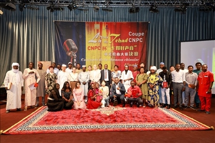 選手、評(píng)委、組委會(huì)工作人員共同與頒獎(jiǎng)嘉賓合影。中國(guó)石油非洲公司供圖