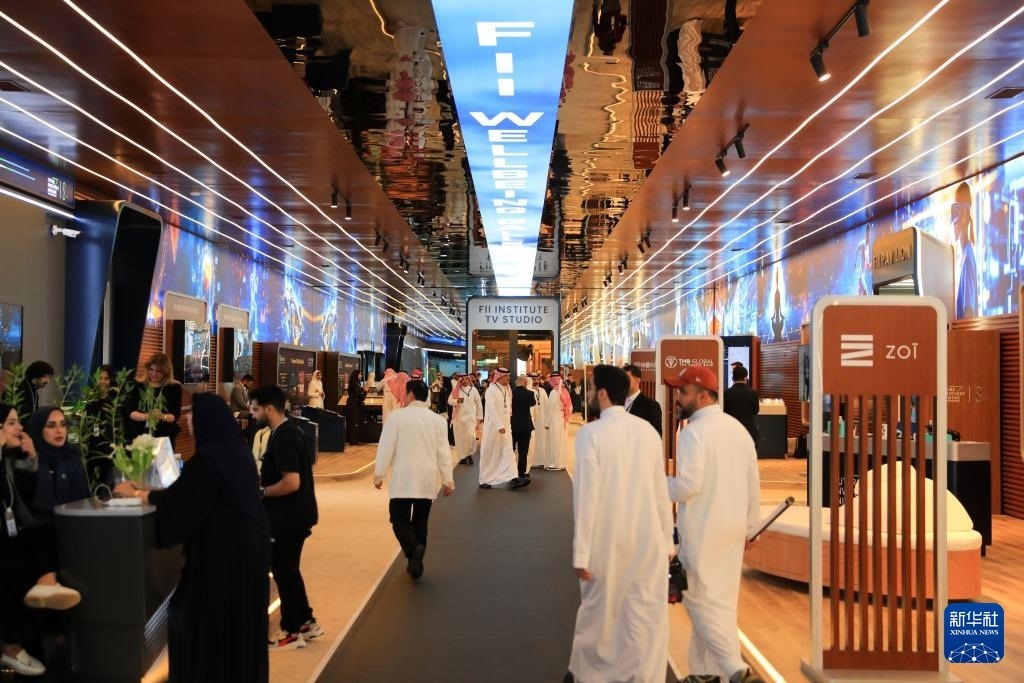 10月31日，在沙特阿拉伯首都利雅得，人們參加第八屆沙特“未來投資倡議”大會。新華社記者 隋先凱 攝