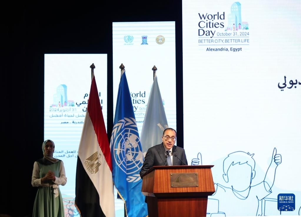 10月31日，在埃及亞歷山大，埃及總理馬德布利在活動(dòng)上致辭。新華社記者 王東震 攝