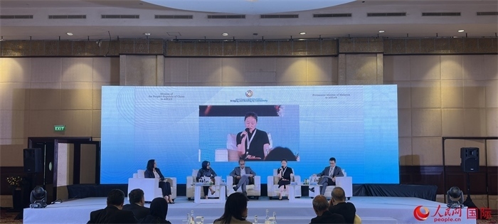 “企業(yè)對中國東盟互聯(lián)互通的責(zé)任與貢獻”分議題討論現(xiàn)場。人民網(wǎng)記者 曹師韻攝