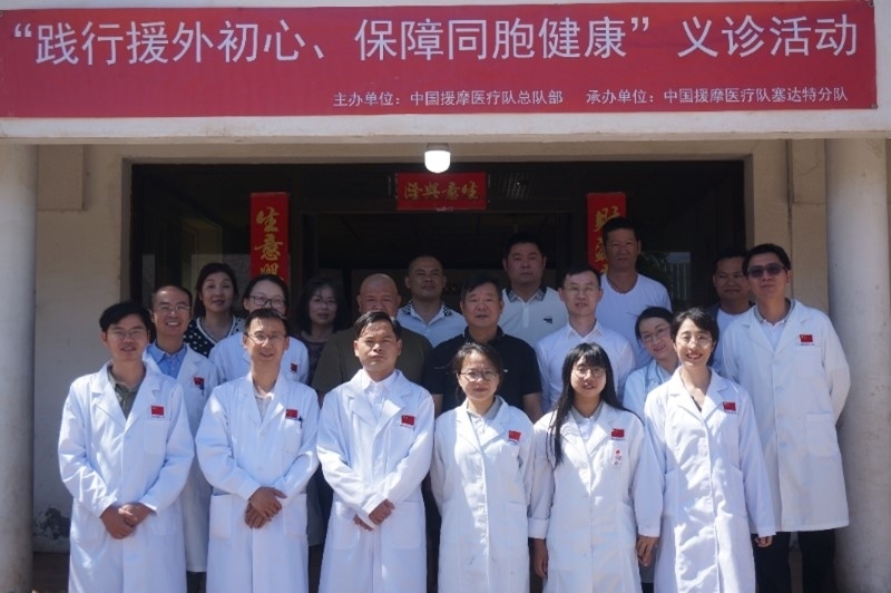 今年6月，援摩中國醫(yī)療隊塞達特分隊在當?shù)刂匈Y企業(yè)舉辦義診活動。第196批中國援助摩洛哥醫(yī)療隊塞達特分隊供圖